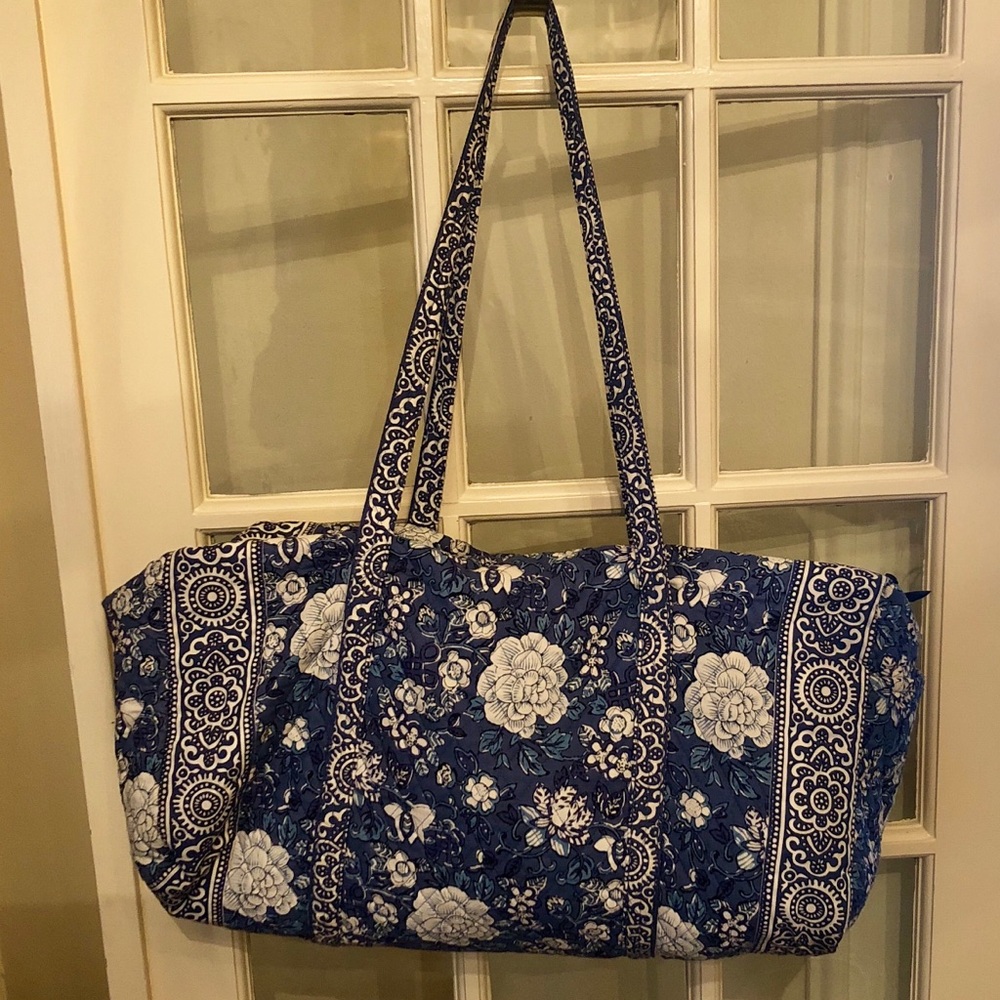 EUC Weekend Tote-looks brand new